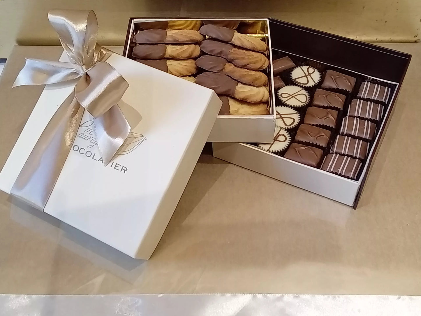 Combo gift box. The perfect combination Butterbliss cookies and pralines