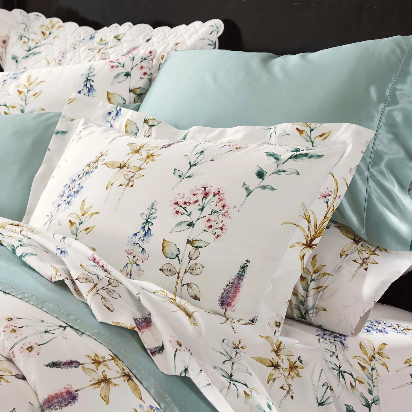 Celia 8 Piece Bedding Set