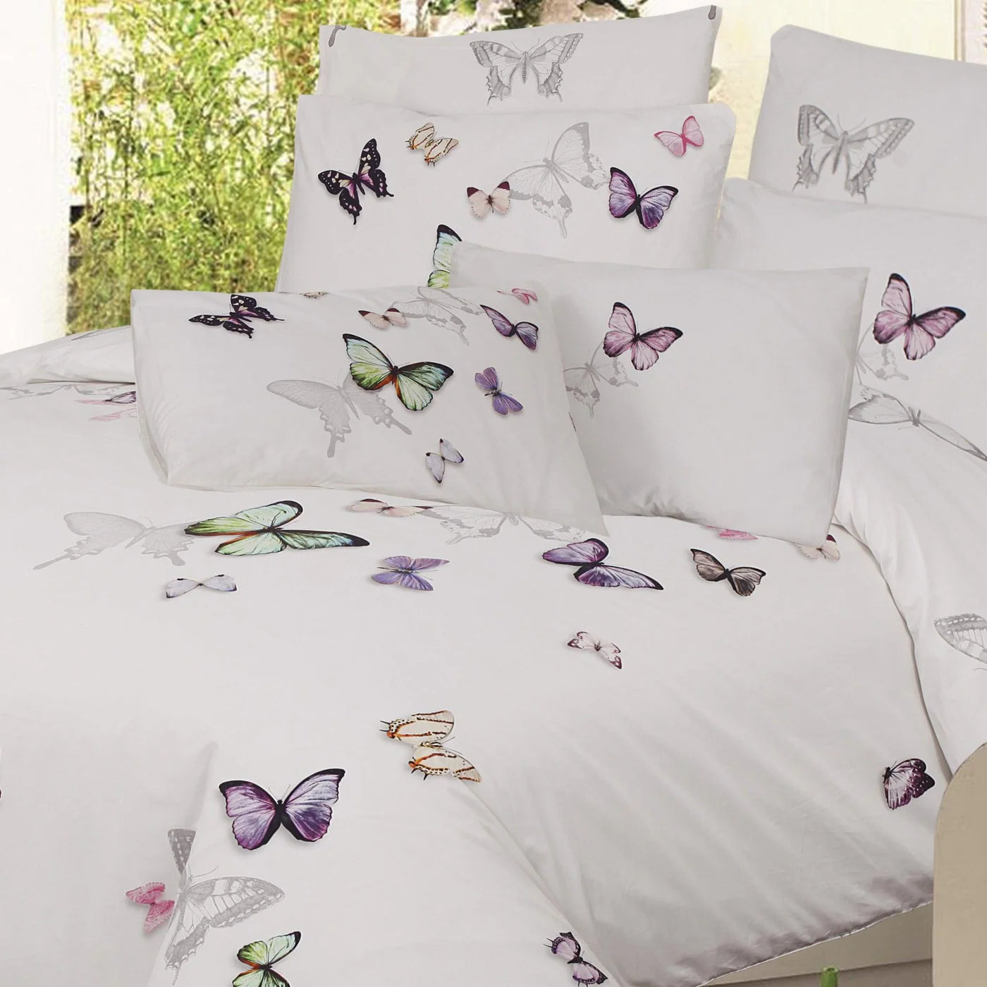 Papillon 8 Piece Bedding Set