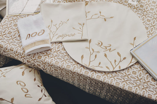 Leaf Pesach Set – Elegant Faux Leather Seder Set with Matzah Cover, Afikoman Bag & Pillow Case